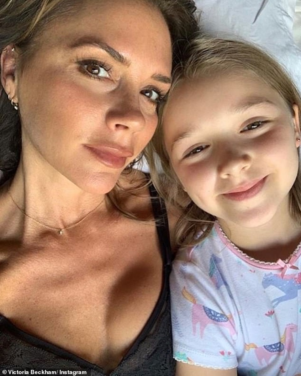 Victoria Beckham đưa con gái đi spa - 2 Victoria Beckham đưa con gái đi spa - 2