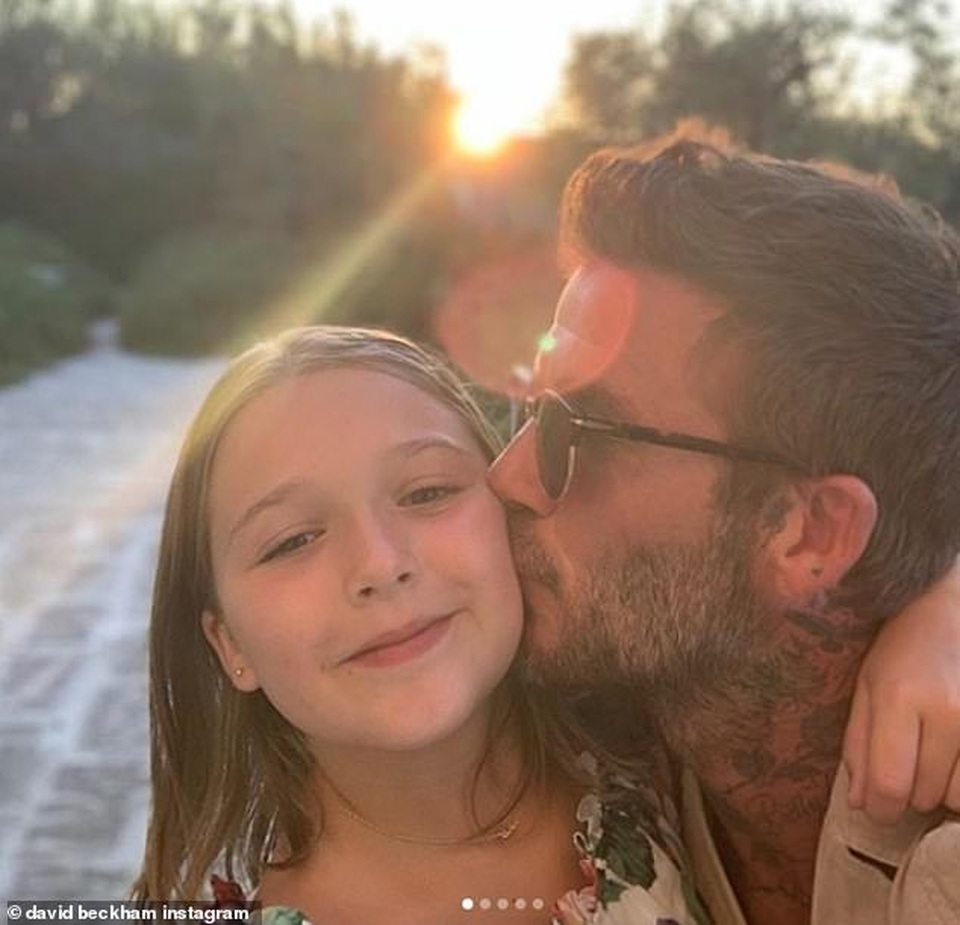 Victoria Beckham đưa con gái đi spa - 12 Victoria Beckham đưa con gái đi spa - 12