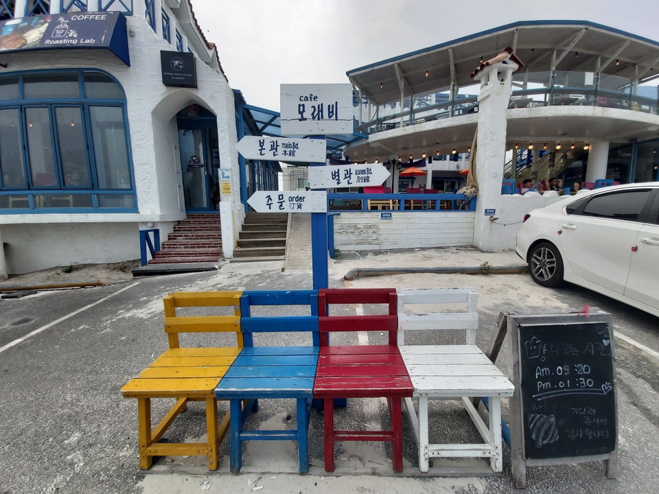 Khách Việt thích thú “check-in” hàng ghế sống ảo trong MV gây “sốt” của Sơn Tùng MTP tại Hàn Quốc - 2 Khách Việt thích thú “check-in” hàng ghế sống ảo trong MV gây “sốt” của Sơn Tùng MTP tại Hàn Quốc - 2