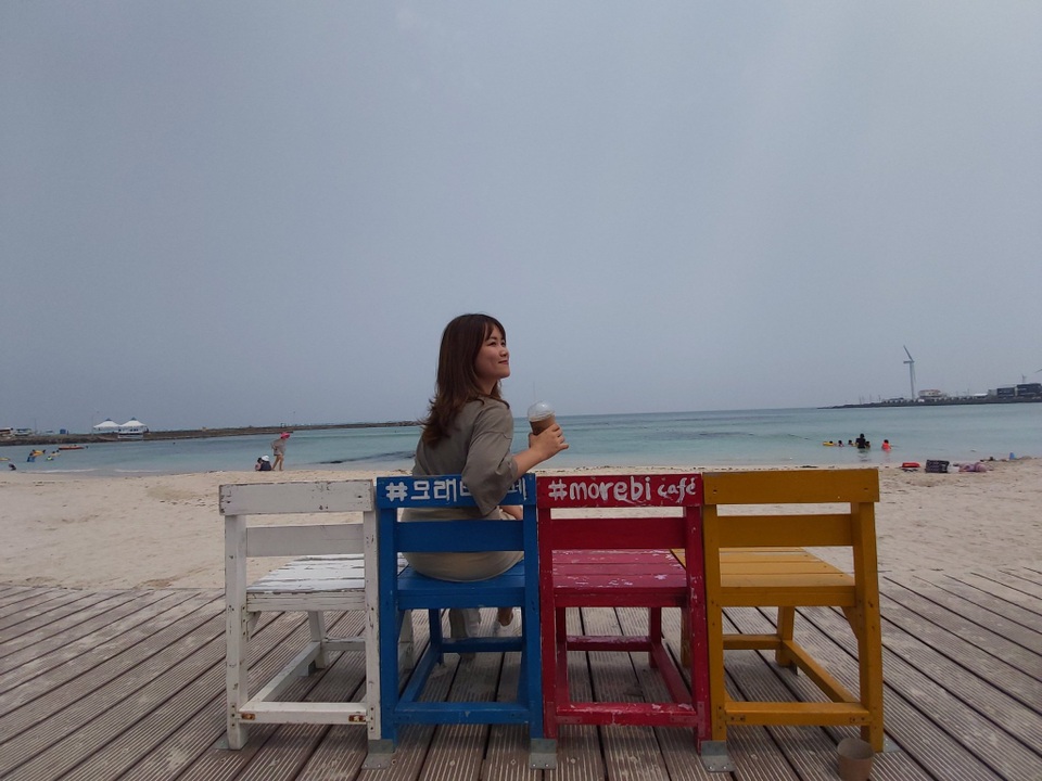 Khách Việt thích thú “check-in” hàng ghế sống ảo trong MV gây “sốt” của Sơn Tùng MTP tại Hàn Quốc - 5 Khách Việt thích thú “check-in” hàng ghế sống ảo trong MV gây “sốt” của Sơn Tùng MTP tại Hàn Quốc - 5