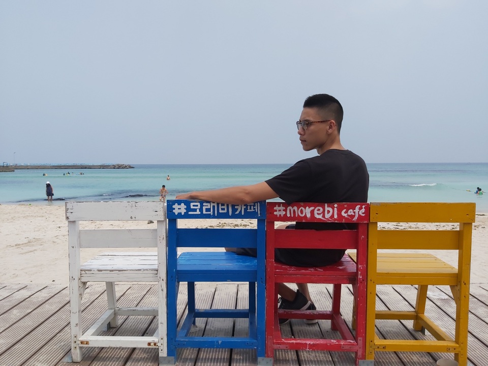 Khách Việt thích thú “check-in” hàng ghế sống ảo trong MV gây “sốt” của Sơn Tùng MTP tại Hàn Quốc - 4 Khách Việt thích thú “check-in” hàng ghế sống ảo trong MV gây “sốt” của Sơn Tùng MTP tại Hàn Quốc - 4
