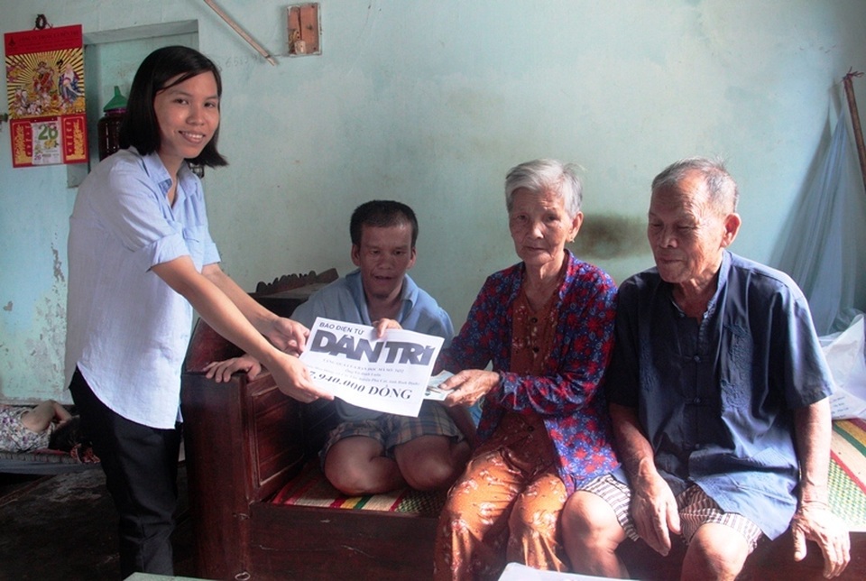 Bạn đọc giúp đỡ vợ chồng già 40 năm nuôi con nhiễm chất độc da cam - 1 Bạn đọc giúp đỡ vợ chồng già 40 năm nuôi con nhiễm chất độc da cam - 1
