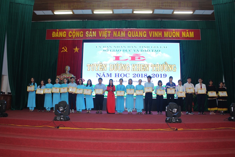 Gia Lai: Tuyên dương nhiều tập thể, cá nhân trong năm học 2018 - 2019 - 2 Gia Lai: Tuyên dương nhiều tập thể, cá nhân trong năm học 2018 - 2019 - 2