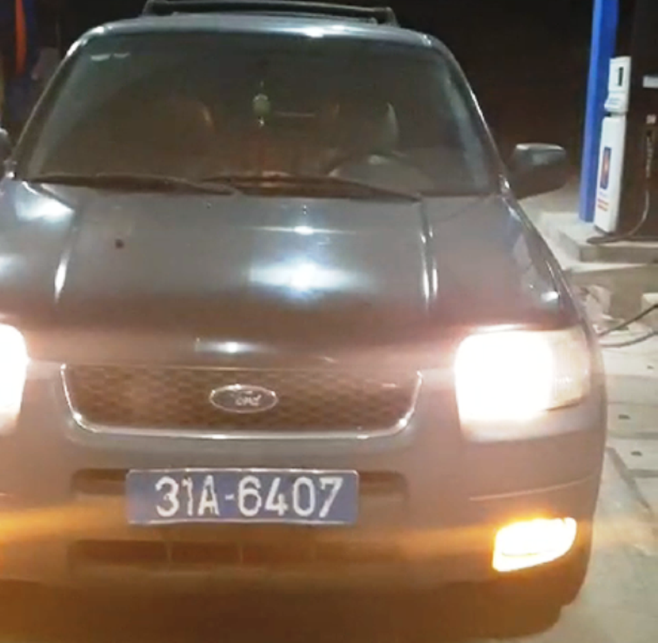 Vụ tài xế xe biển xanh tát CSGT: Đã xác định cơ quan sở hữu chiếc xe - 1 Vụ tài xế xe biển xanh tát CSGT: Đã xác định cơ quan sở hữu chiếc xe - 1