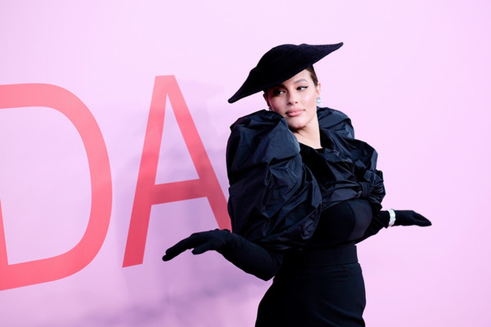 Ashley Graham lần đầu lộ bụng bầu - 10 Ashley Graham lần đầu lộ bụng bầu - 10