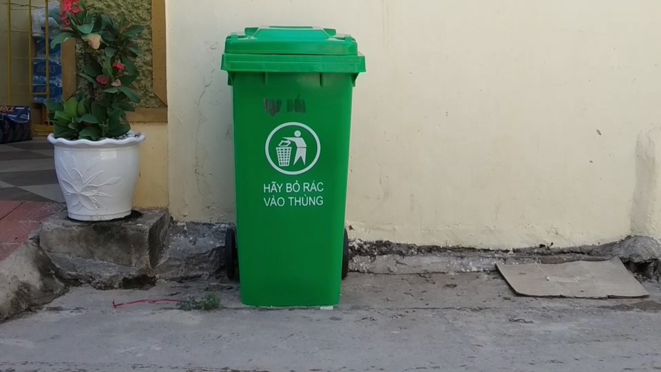 Chuyện người vác tù và hàng tổng, dọn rác làm sạch môi trường làng biển - 3 Chuyện người vác tù và hàng tổng, dọn rác làm sạch môi trường làng biển - 3