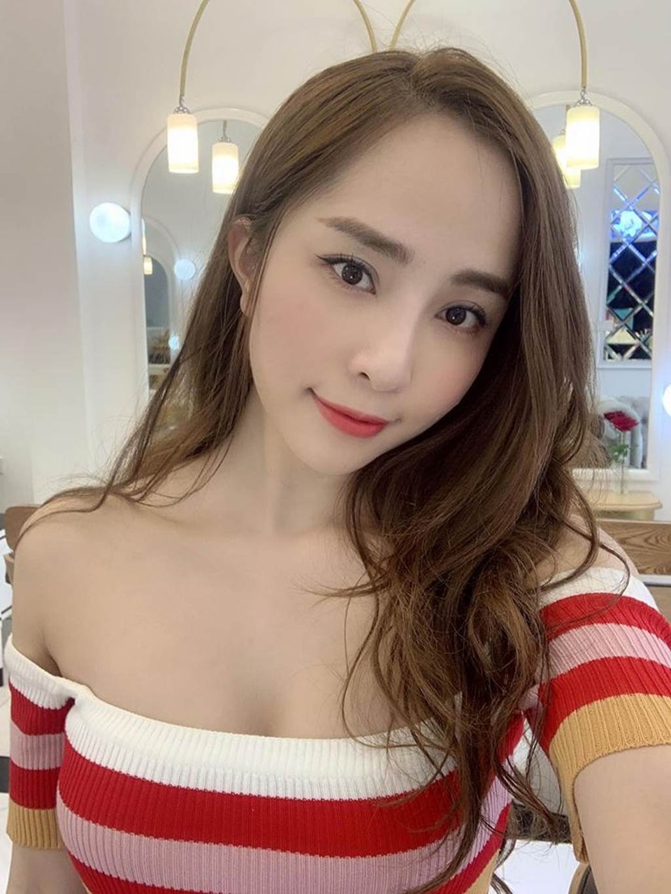 Tiểu tam Quỳnh Nga: “Hãy thức tỉnh đi, ngôn tình luôn có hạn sử dụng...” - 7 Tiểu tam Quỳnh Nga: “Hãy thức tỉnh đi, ngôn tình luôn có hạn sử dụng...” - 7