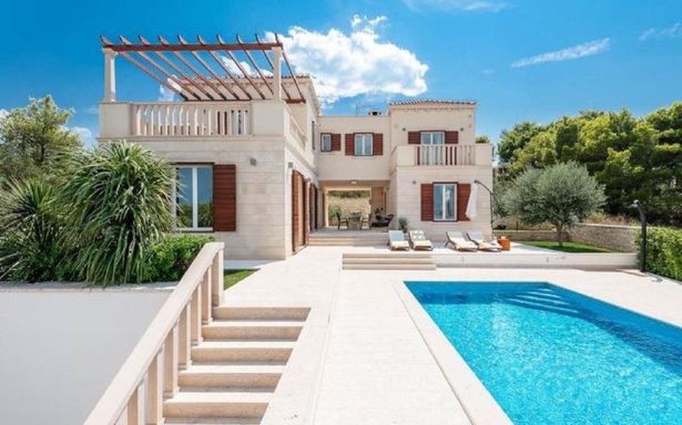 Chi hơn 155 triệu thuê villa “sang chảnh”, nhóm khách nhận được … bãi đất trống - 1 Chi hơn 155 triệu thuê villa “sang chảnh”, nhóm khách nhận được … bãi đất trống - 1