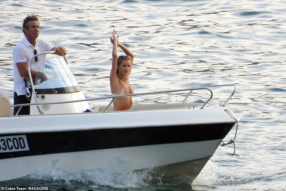 Dennis Quaid tươi tắn đi nghỉ mát cùng bạn gái kém 39 tuổi - 4