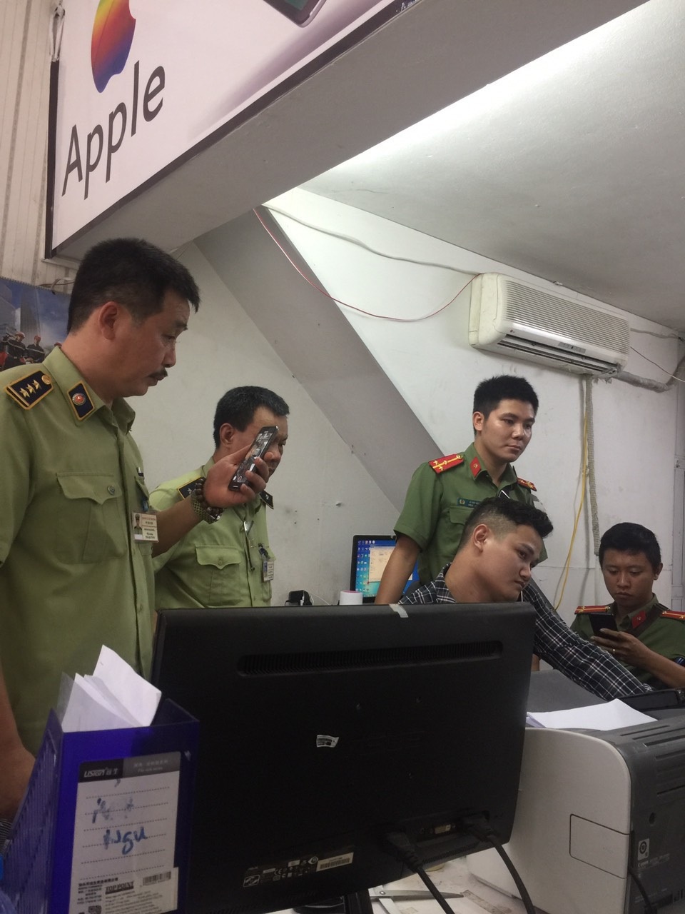 Tiết lộ của dân buôn điện thoại Trung Quốc nhái giống 90% hàng thật mà giá bằng 30% - 4 Tiết lộ của dân buôn điện thoại Trung Quốc nhái giống 90% hàng thật mà giá bằng 30% - 4