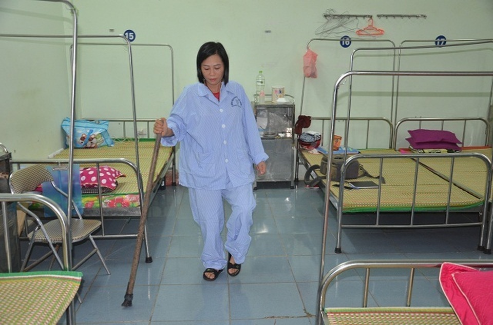 Kì tích người đàn bà chung xương sống với con trai đã tập được đi nhờ cái lưng bạn đọc Dân trí - 4 Kì tích người đàn bà chung xương sống với con trai đã tập được đi nhờ cái lưng bạn đọc Dân trí - 4