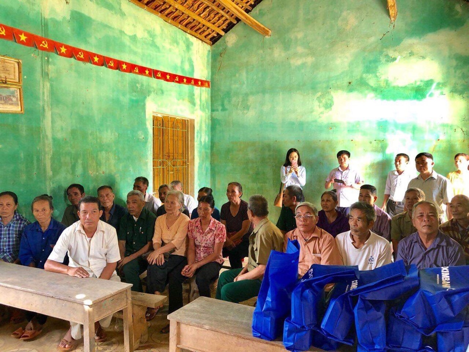 Eximbank thăm hỏi và tri ân mẹ Việt Nam anh hùng, gia đình liệt sỹ tỉnh Hòa Bình - 1 Eximbank thăm hỏi và tri ân mẹ Việt Nam anh hùng, gia đình liệt sỹ tỉnh Hòa Bình - 1