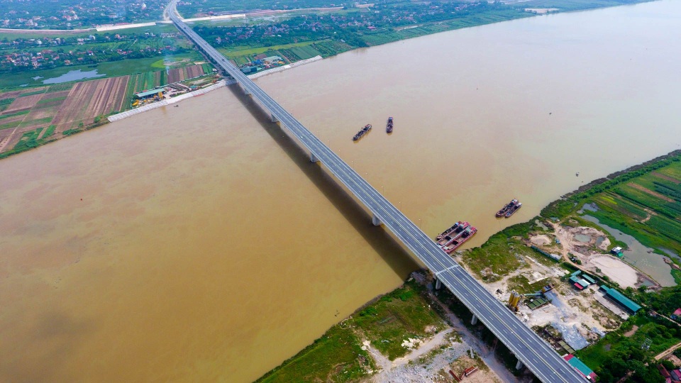 Cây cầu đêm nào cũng nửa sáng nửa tối: Đèn đã sáng nhưng vẫn... bất bình thường! - 3 Cây cầu đêm nào cũng nửa sáng nửa tối: Đèn đã sáng nhưng vẫn... bất bình thường! - 3