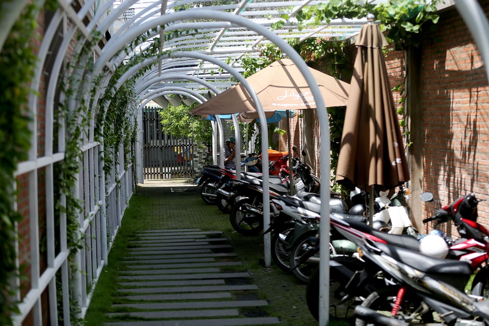 cà phê ống cống.jpg