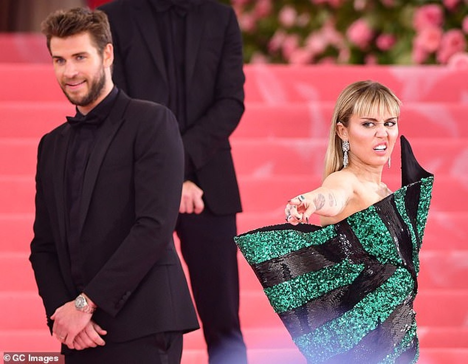 Miley Cyrus phủ nhận tin đồn ngoại tình - 4 Miley Cyrus phủ nhận tin đồn ngoại tình - 4