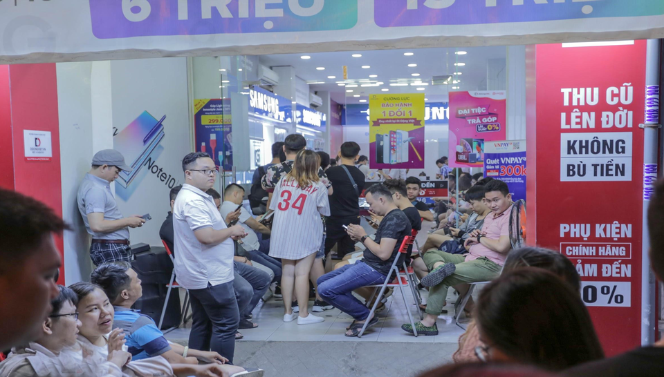 Nhiều đại lý trừ thẳng 5 triệu đồng cho khách mua Galaxy Note10 - 1 Nhiều đại lý trừ thẳng 5 triệu đồng cho khách mua Galaxy Note10 - 1