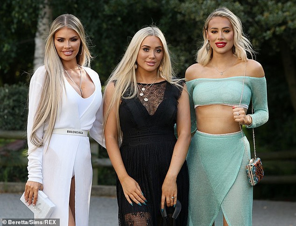 Dàn người đẹp mặc hở hang ra phố - 17 Dàn người đẹp mặc hở hang ra phố - 17