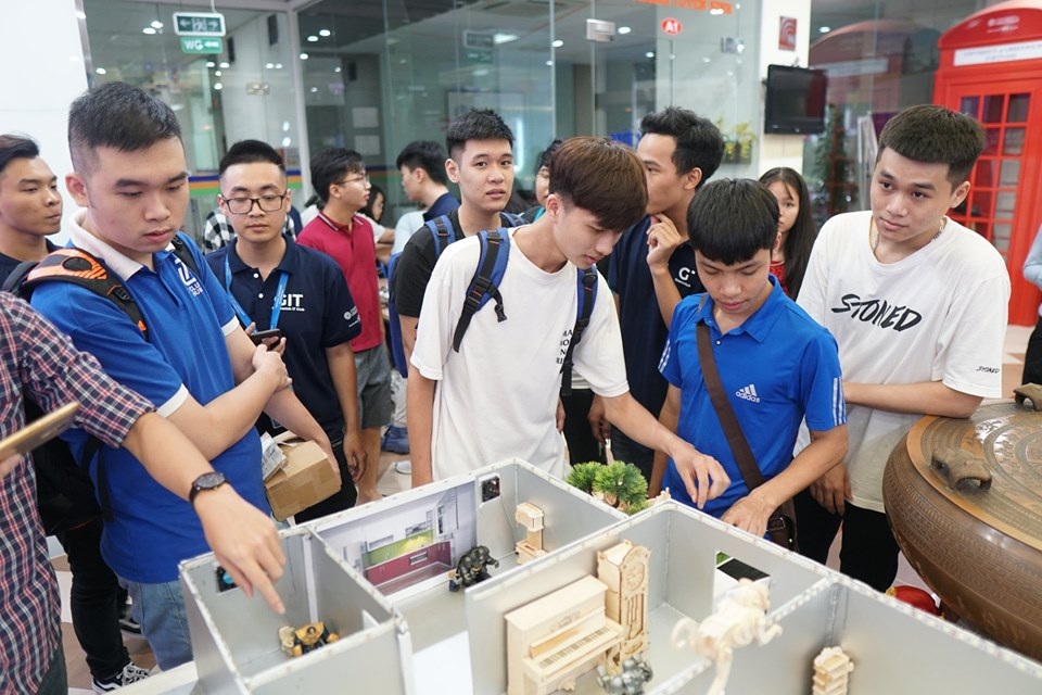 Triển lãm công nghệ ứng dụng IoT - Một ngày phô diễn sáng tạo của sinh viên Đại học Greenwich Việt Nam - 1 Triển lãm công nghệ ứng dụng IoT - Một ngày phô diễn sáng tạo của sinh viên Đại học Greenwich Việt Nam - 1