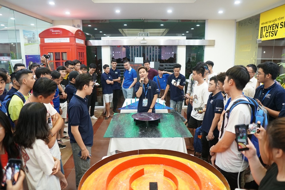 Triển lãm công nghệ ứng dụng IoT - Một ngày phô diễn sáng tạo của sinh viên Đại học Greenwich Việt Nam - 3 Triển lãm công nghệ ứng dụng IoT - Một ngày phô diễn sáng tạo của sinh viên Đại học Greenwich Việt Nam - 3