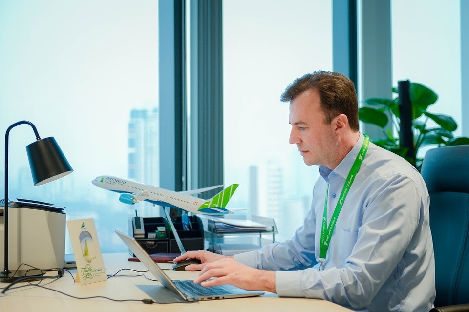 Sếp ngoại của Bamboo Airways: Không tuyển phi công về để lấp đầy chỗ trống, mà phải tuyển “đúng người” - 3 Sếp ngoại của Bamboo Airways: Không tuyển phi công về để lấp đầy chỗ trống, mà phải tuyển “đúng người” - 3