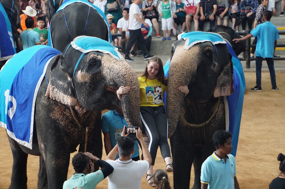 Dịu dàng và nổi loạn ở thành phố ma quỷ - 8