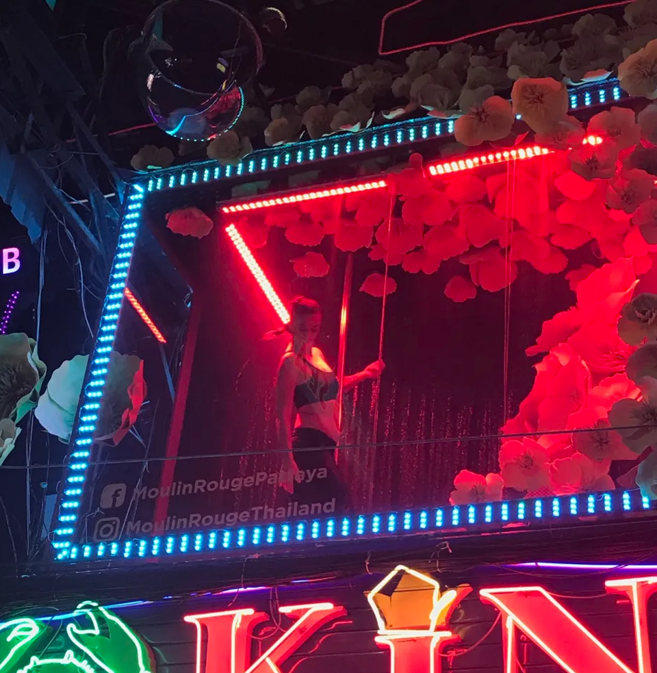 Dịu dàng và nổi loạn ở thành phố ma quỷ - 11