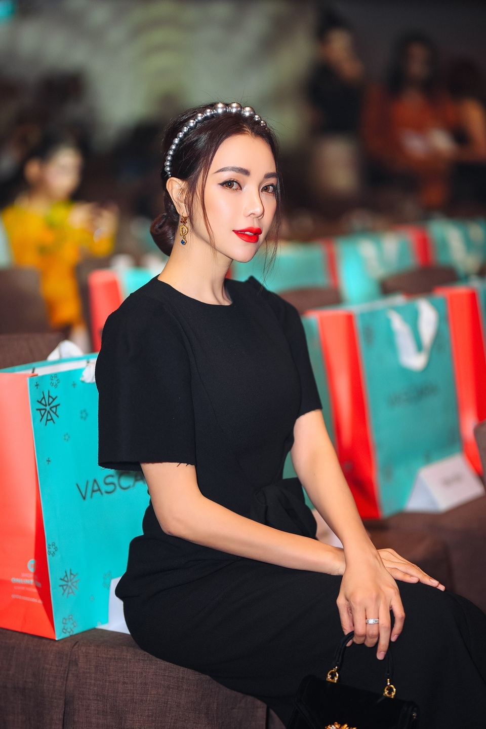 Trà Ngọc Hằng đắp cây đồ hiệu dự sự kiện - 2 Trà Ngọc Hằng đắp cây đồ hiệu dự sự kiện - 2