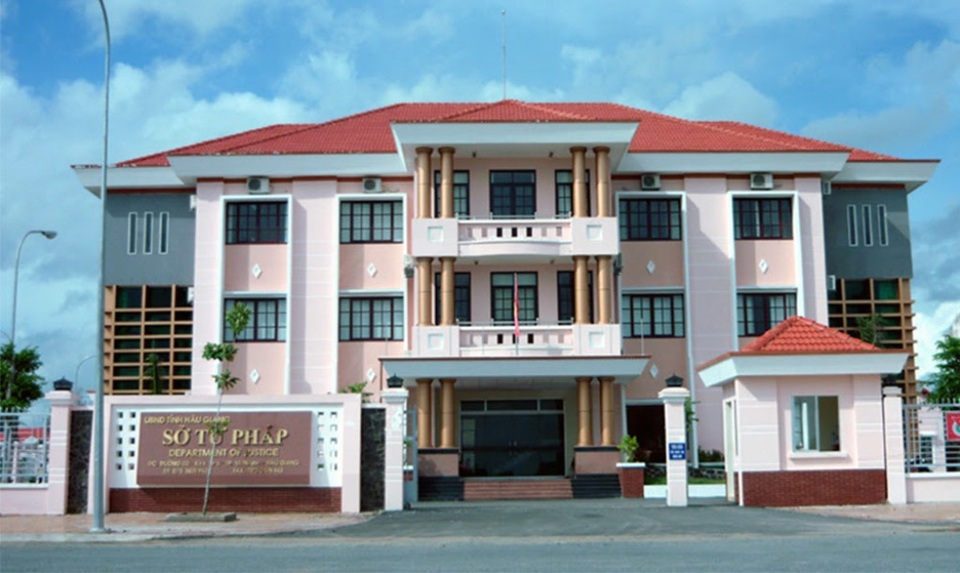Hậu Giang không thụ lý đơn khiếu nại của nguyên Phó Giám đốc Sở Tư pháp - 1 Hậu Giang không thụ lý đơn khiếu nại của nguyên Phó Giám đốc Sở Tư pháp - 1