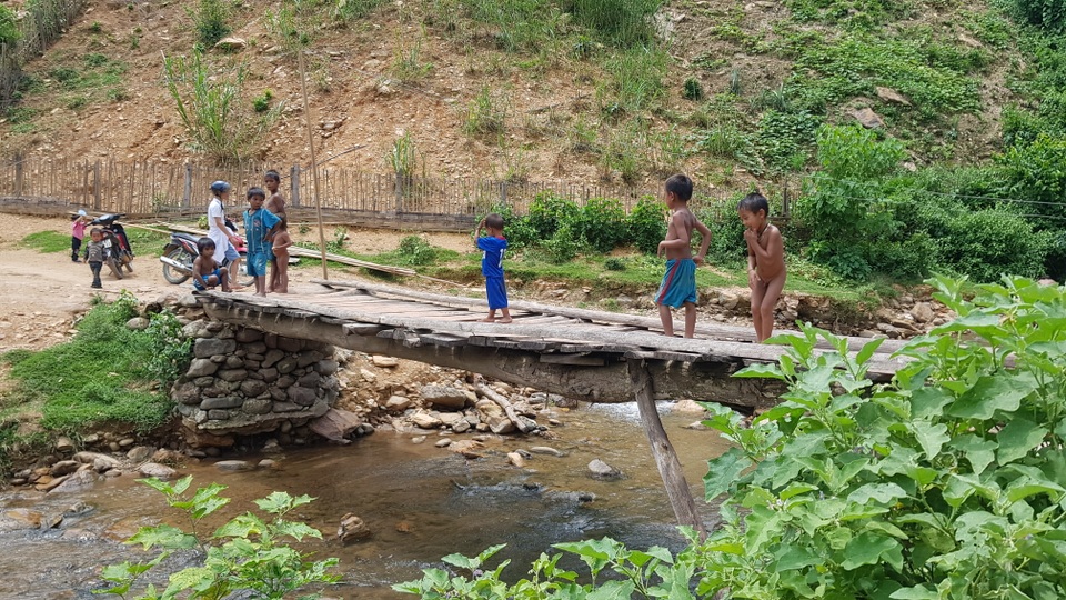 Na Kho khao khát một cây cầu giữa đại ngàn heo hút - 16 Na Kho khao khát một cây cầu giữa đại ngàn heo hút - 16