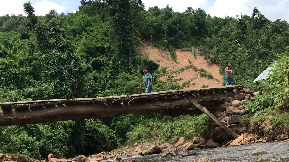 Na Kho khao khát một cây cầu giữa đại ngàn heo hút - 28 Na Kho khao khát một cây cầu giữa đại ngàn heo hút - 28