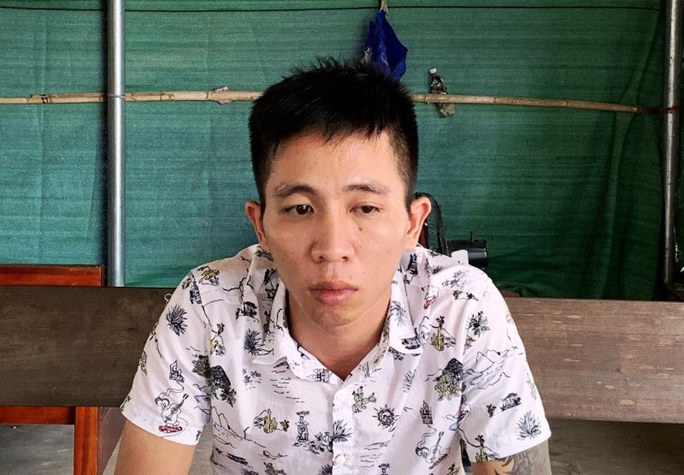 Đi xe ô tô mang theo súng ngắn cùng 14 viên đạn - 1