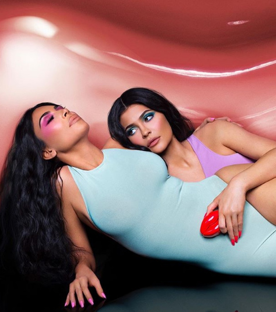 Kylie Jenner đọ dáng với Kim Kardashian - 6 Kylie Jenner đọ dáng với Kim Kardashian - 6