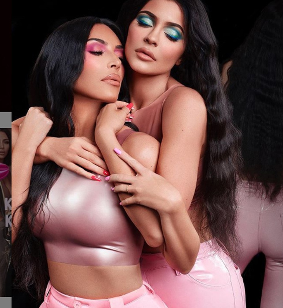 Kylie Jenner đọ dáng với Kim Kardashian - 5 Kylie Jenner đọ dáng với Kim Kardashian - 5
