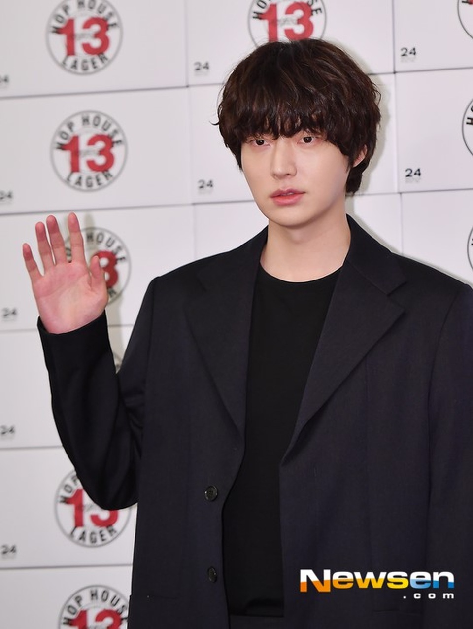Ahn Jae Hyun thiệt hại nặng nề về tài chính và sự nghiệp do ly hôn - 4 Ahn Jae Hyun thiệt hại nặng nề về tài chính và sự nghiệp do ly hôn - 4