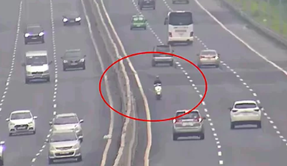Hãi hùng xe máy chạy ngược chiều 10 kilomet trên cao tốc Hà Nội - Hải Phòng - 1 Hãi hùng xe máy chạy ngược chiều 10 kilomet trên cao tốc Hà Nội - Hải Phòng - 1