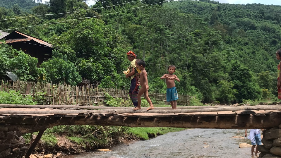 Na Kho khao khát một cây cầu giữa đại ngàn heo hút - 15 Na Kho khao khát một cây cầu giữa đại ngàn heo hút - 15