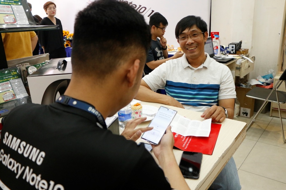 FPT Shop ‘bội thu’ đơn hàng Galaxy Note10 | Note10+ - 2 FPT Shop ‘bội thu’ đơn hàng Galaxy Note10 | Note10+ - 2