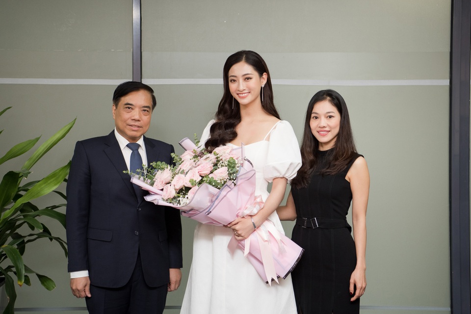 Cả trường bật cười vì câu nói ngây thơ của Hoa hậu Lương Thuỳ Linh - 2