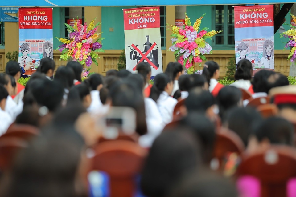Sau khai giảng 2019: Học sinh phải ký cam kết nói không với đồ uống có cồn - 3 Sau khai giảng 2019: Học sinh phải ký cam kết nói không với đồ uống có cồn - 3