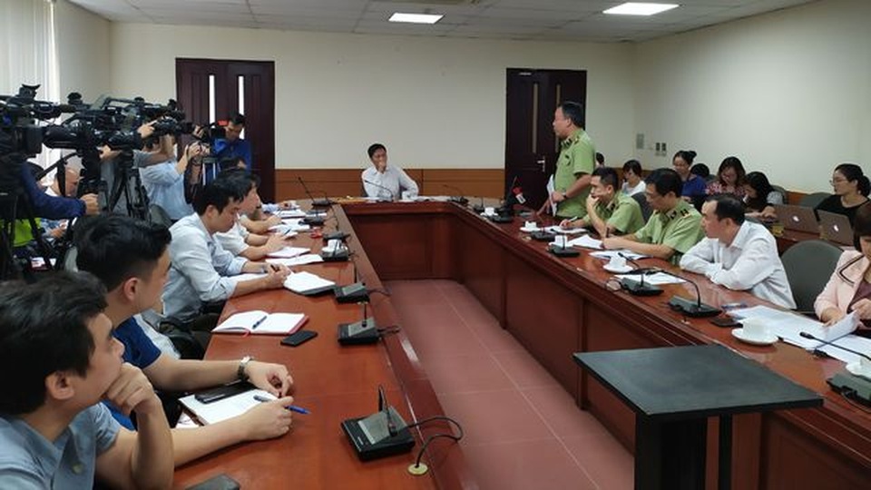 Bắt hàng rởm trên Facebook, quản lý thị trường “đóng giả” người mua rồi lần theo shipper - 1 Bắt hàng rởm trên Facebook, quản lý thị trường “đóng giả” người mua rồi lần theo shipper - 1