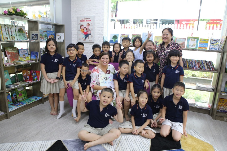 Phu nhân Thủ tướng Úc tham gia giờ đọc sách với học sinh Việt Nam - 5 Phu nhân Thủ tướng Úc tham gia giờ đọc sách với học sinh Việt Nam - 5