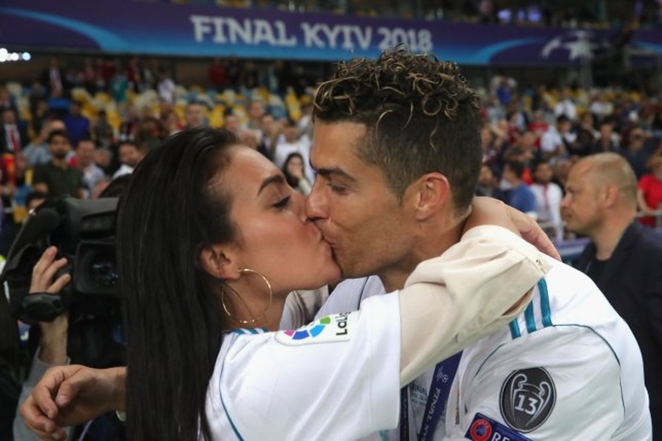 Tôi và Ronaldo yêu nhau từ cái nhìn đầu tiên - 6 Tôi và Ronaldo yêu nhau từ cái nhìn đầu tiên - 6