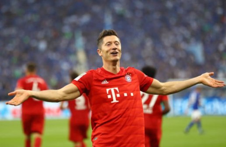 Lewandowski lập hattrick, Bayern Munich vùi dập Schalke - 6 Lewandowski lập hattrick, Bayern Munich vùi dập Schalke - 6