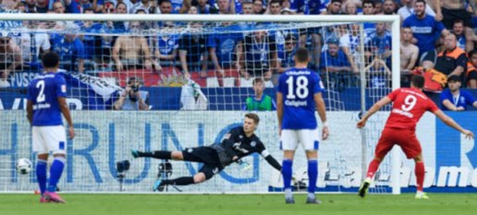 Lewandowski lập hattrick, Bayern Munich vùi dập Schalke - 2 Lewandowski lập hattrick, Bayern Munich vùi dập Schalke - 2