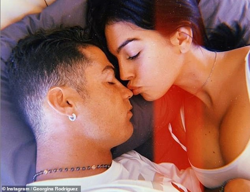 Tôi và Ronaldo yêu nhau từ cái nhìn đầu tiên - 3 Tôi và Ronaldo yêu nhau từ cái nhìn đầu tiên - 3
