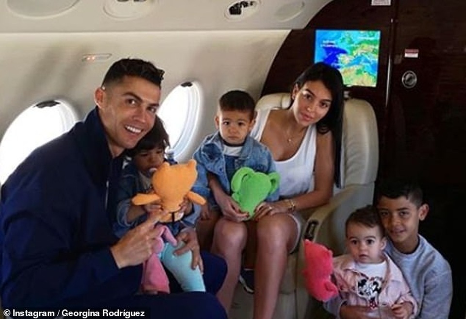 Tôi và Ronaldo yêu nhau từ cái nhìn đầu tiên - 8 Tôi và Ronaldo yêu nhau từ cái nhìn đầu tiên - 8