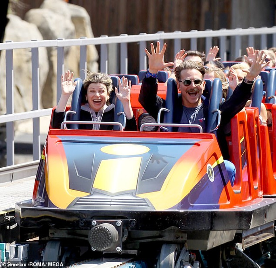 Bradley Cooper đưa con gái nhỏ đi chơi cuối tuần - 5 Bradley Cooper đưa con gái nhỏ đi chơi cuối tuần - 5