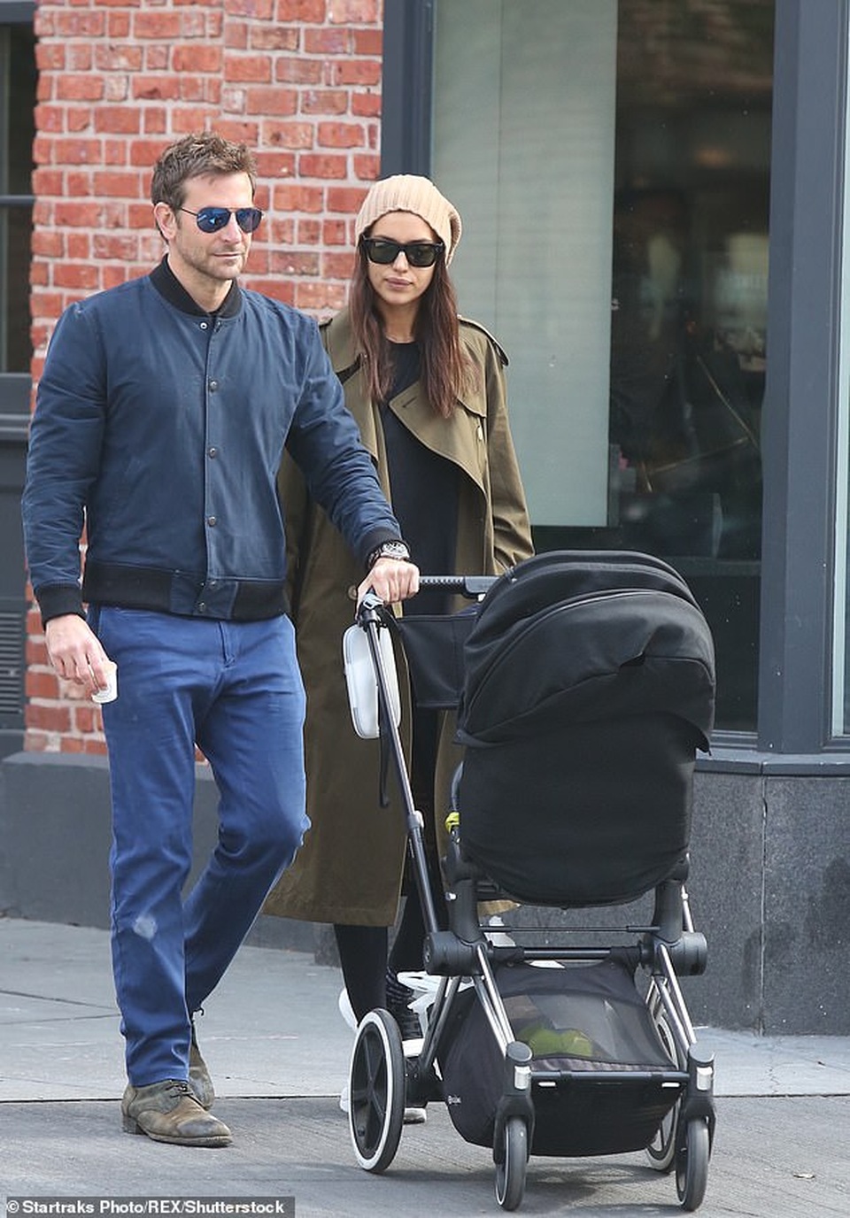 Bradley Cooper đưa con gái nhỏ đi chơi cuối tuần - 8 Bradley Cooper đưa con gái nhỏ đi chơi cuối tuần - 8