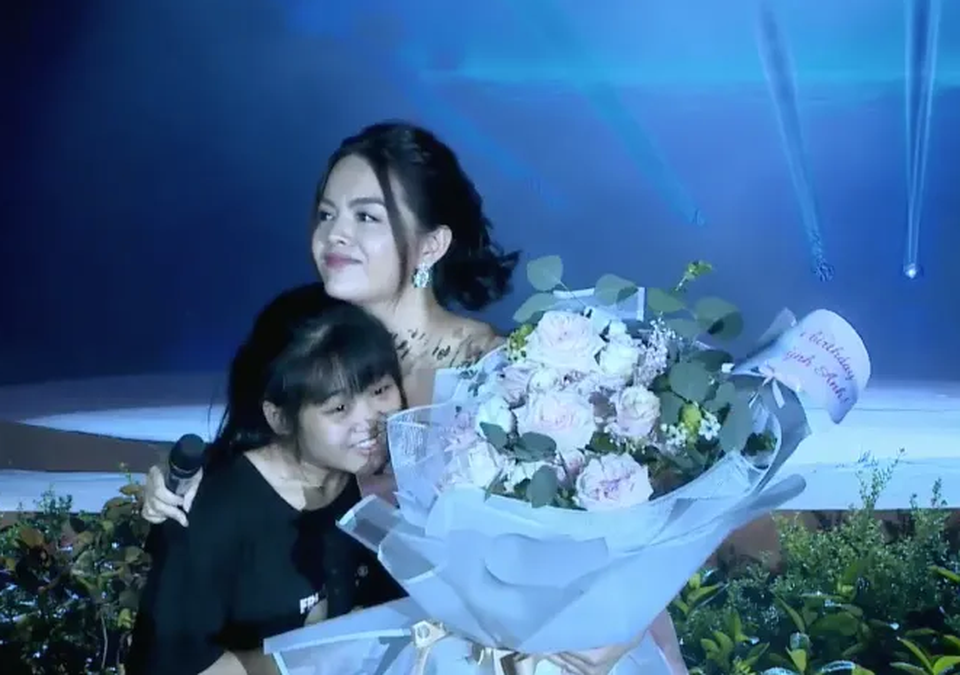 Phạm Quỳnh Anh “muốn đi tìm chú rể” khi ngắm Kỳ Duyên - Minh Triệu mặc váy cô dâu - 10 Phạm Quỳnh Anh “muốn đi tìm chú rể” khi ngắm Kỳ Duyên - Minh Triệu mặc váy cô dâu - 10