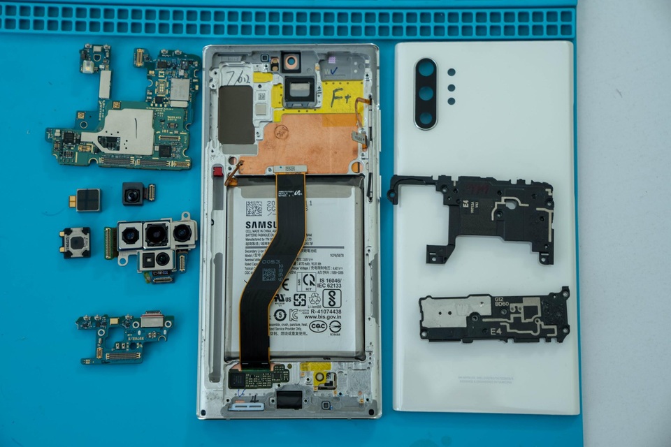 Galaxy Note10+ chơi khó người dùng vì nguy cơ vỡ kính khi tháo mở - 3 Galaxy Note10+ chơi khó người dùng vì nguy cơ vỡ kính khi tháo mở - 3